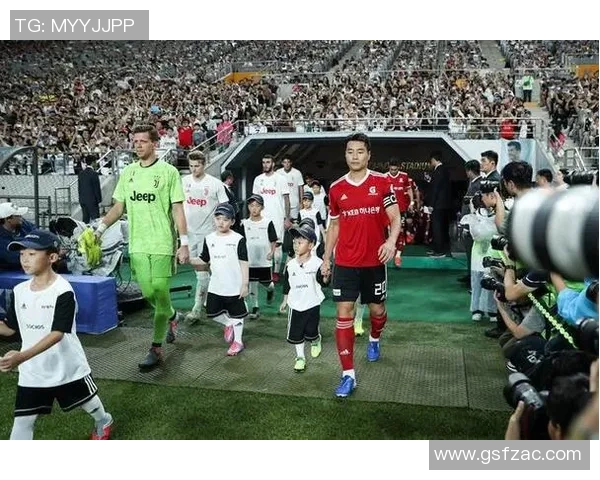 足球明星积极参与四川慈善捐款活动助力灾后重建展现社会责任感